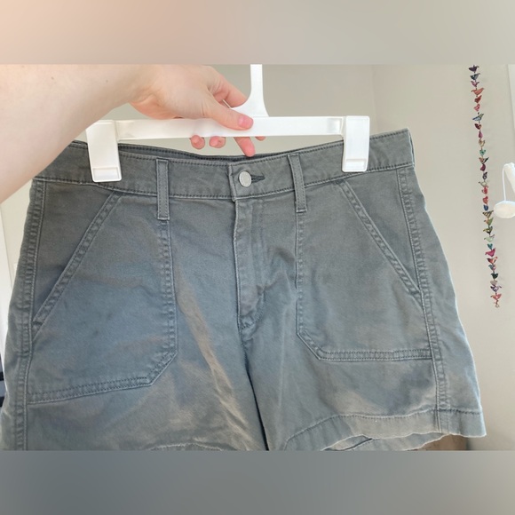 Levi's Army Green Shorts (Size 6) - Picture 6 of 9